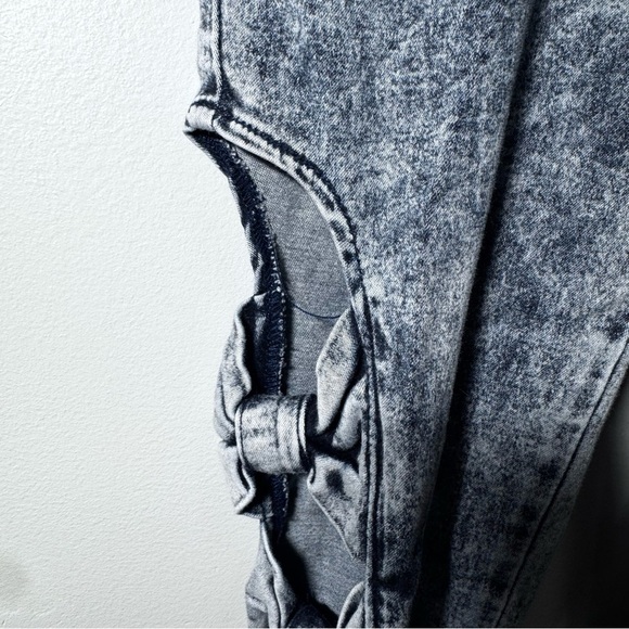 Von Dutch Vintage Acid Wash Ribbon Cut Out Jeans Size 26 100% Cotton - Picture 7 of 15